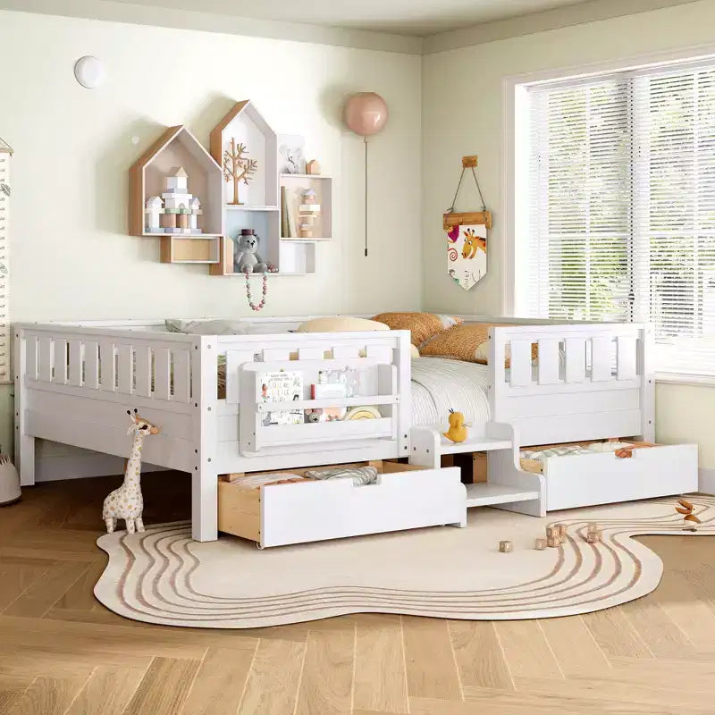 Lit pour tout-petits Bellemave Queen Size avec 14 barrières de sécurité, cadre de lit peu encombrant avec étagères intégrées et 2 tiroirs de rangement sous le lit