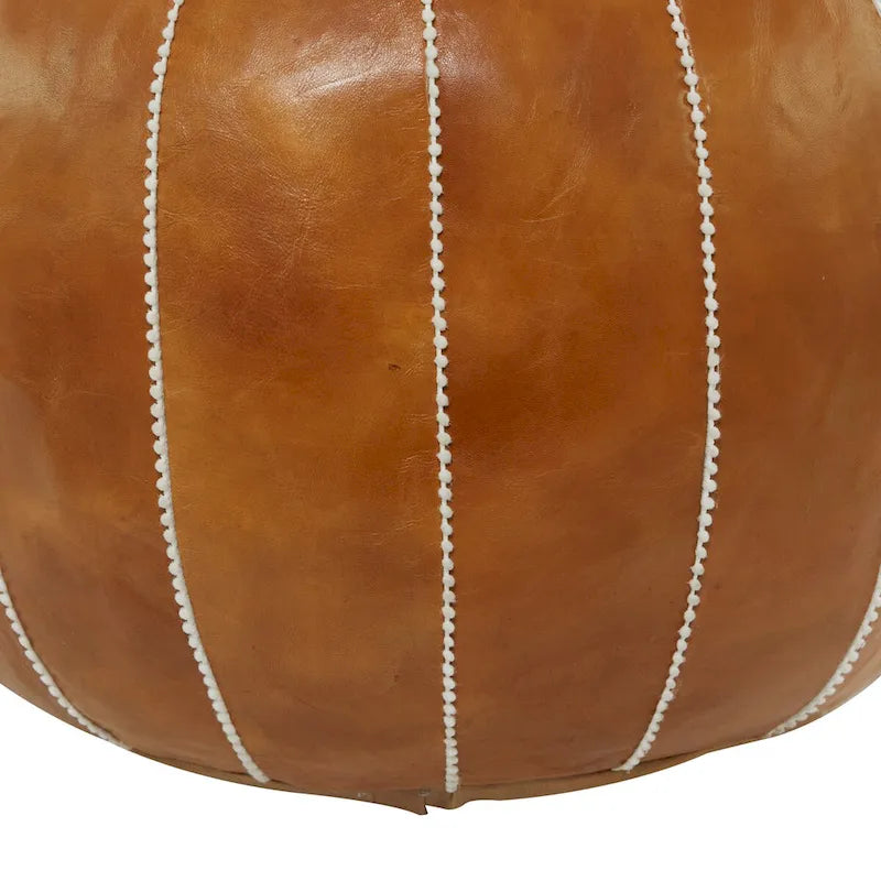 Pouf marocain en cuir floral avec surpiqûres blanches - Noir ou marron clair
